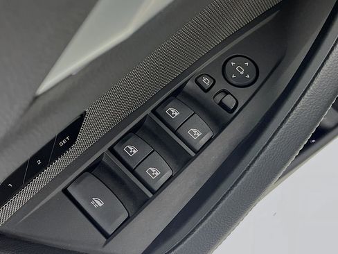 Used 2022 BMW M440i Convertible w/ Premium Package image 9