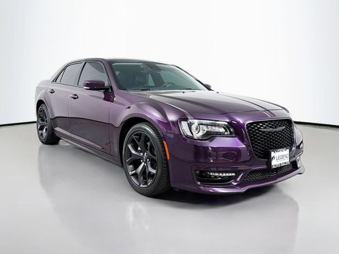 Used 2021 Chrysler 300 Touring L RWD image 3