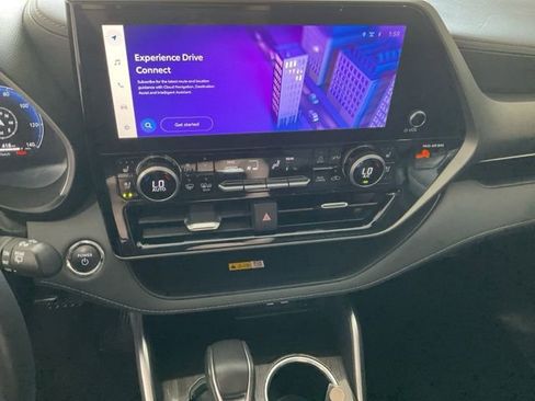 Used 2023 Toyota Highlander Limited image 16