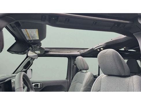 Used 2025 Jeep Wrangler Sahara w/ Safety Group image 10