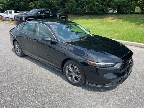 Used 2023 Honda Accord EX image 4