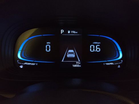 Used 2025 Hyundai Venue SEL FWD image 23