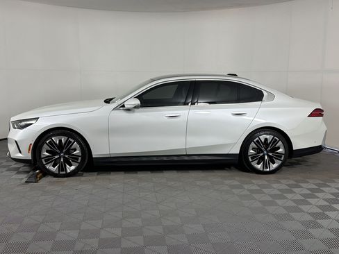Used 2024 BMW i5 eDrive40i w/ Executive Package RWD image 2