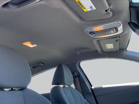 Used 2023 Hyundai Elantra SEL w/ Convenience Package FWD image 12