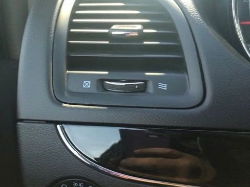 Used 2020 Dodge Grand Caravan SE image 34