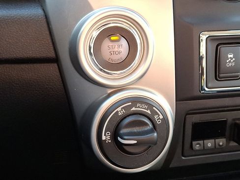 Used 2020 Nissan Titan SV w/ SV Convenience Package image 27