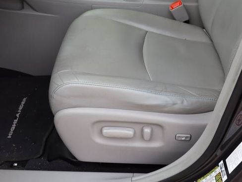 Used 2013 Toyota Highlander SE AWD/4WD image 15