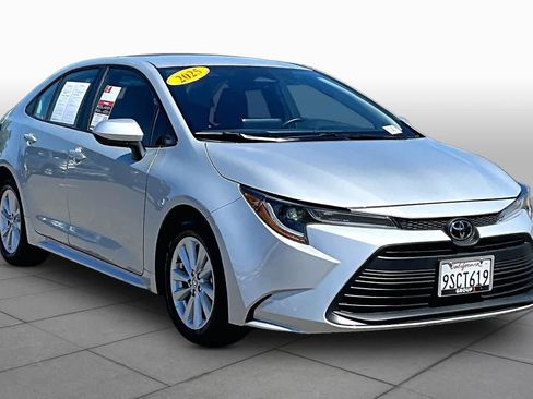 Used 2025 Toyota Corolla LE w/ LE Premium Package FWD image 2
