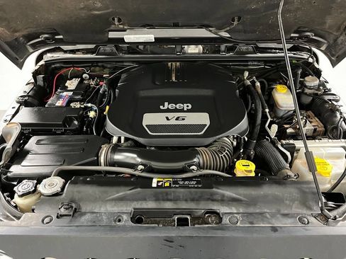 Used 2017 Jeep Wrangler Unlimited Rubicon w/ Connectivity Group AWD/4WD image 53