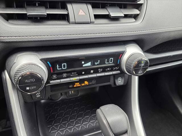 Used 2025 Toyota RAV4 XLE AWD/4WD image 28