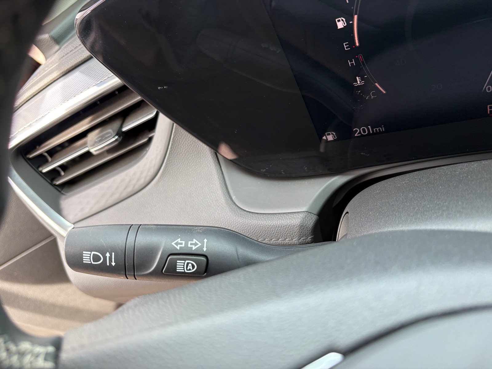 Used 2024 Buick Encore GX Avenir w/ Avenir Technology Package FWD image 22
