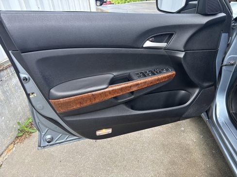 Used 2011 Honda Accord EX image 8