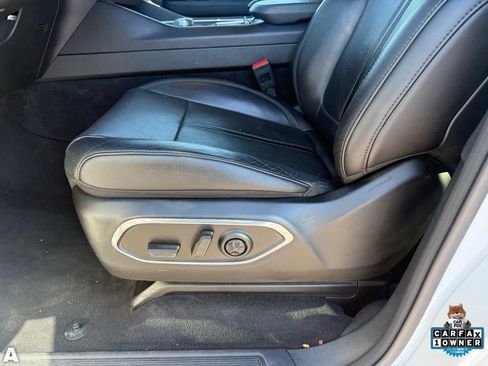 Certified 2024 Jeep Wagoneer Series II w/ Flexible Seating Group RWD image 13