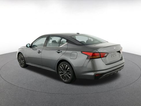 Used 2025 Nissan Altima 2.5 SV FWD image 7