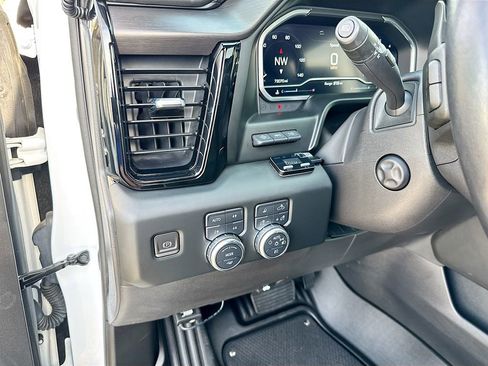 Used 2022 GMC Sierra 1500 AT4X image 10
