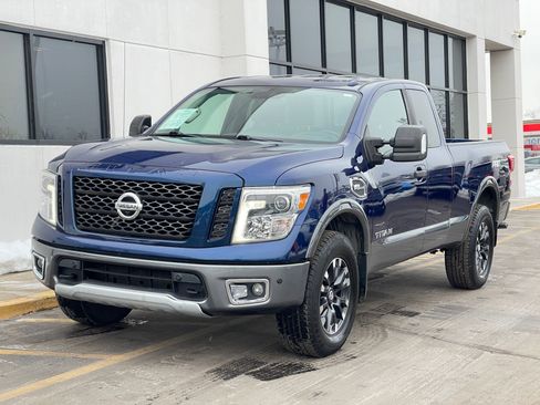 Used 2017 Nissan Titan PRO-4X w/ Pro-4x Convenience Package image 7