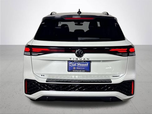 New 2025 Volkswagen Tiguan SE R-Line image 7
