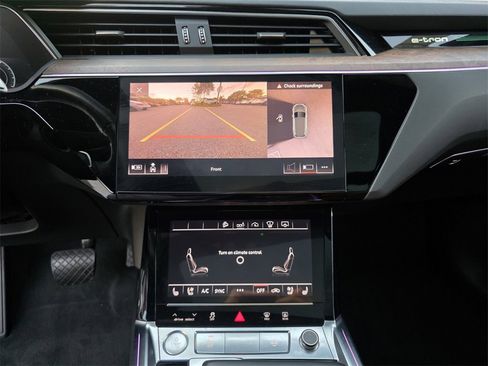 Used 2019 Audi e-tron Prestige image 24