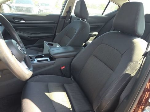 Used 2024 Nissan Altima 2.5 SV FWD image 6