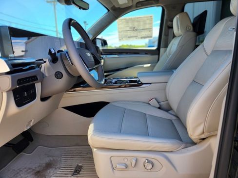 New 2026 Cadillac Escalade Platinum Sport AWD/4WD image 18
