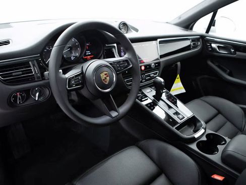 Certified 2025 Porsche Macan S image 4