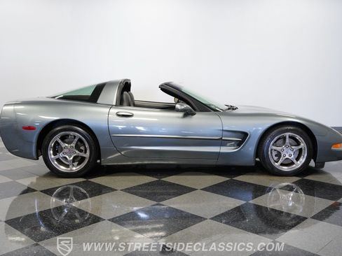 Used 2003 Chevrolet Corvette Coupe w/ Preferred Equipment Group RWD image 15