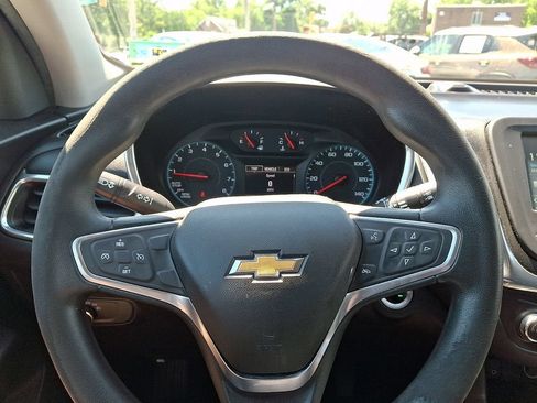 Used 2018 Chevrolet Equinox LT FWD image 19