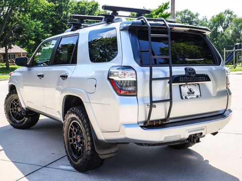 Used 2020 Toyota 4Runner Venture w/ Moonroof Package AWD/4WD image 19