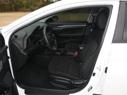 Used 2020 Hyundai Elantra SE w/ Cargo Package (C1) image 7