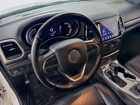 Used 2019 Jeep Grand Cherokee Limited AWD/4WD image 24