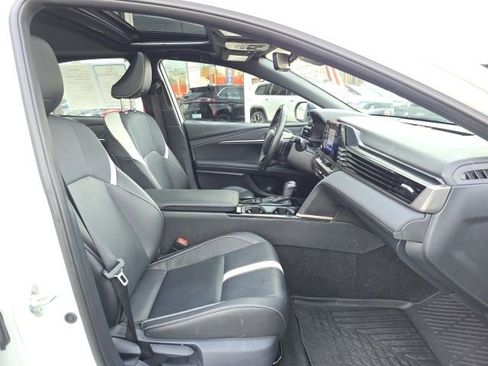 Used 2025 Toyota Camry SE w/ Convenience Package image 38