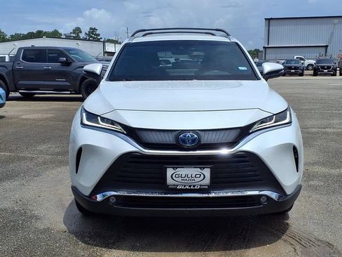 Used 2024 Toyota Venza XLE AWD/4WD image 3