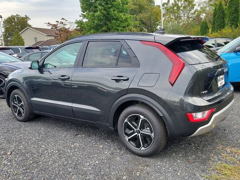 New 2025 Kia Niro EX image 3