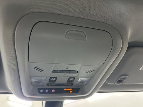 Used 2018 GMC Acadia SLT image 45