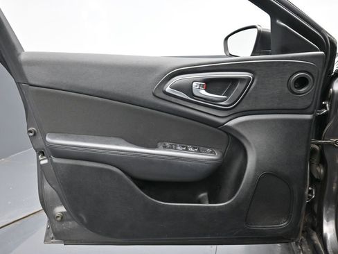 Used 2015 Chrysler 200 Limited w/ Convenience Group image 30