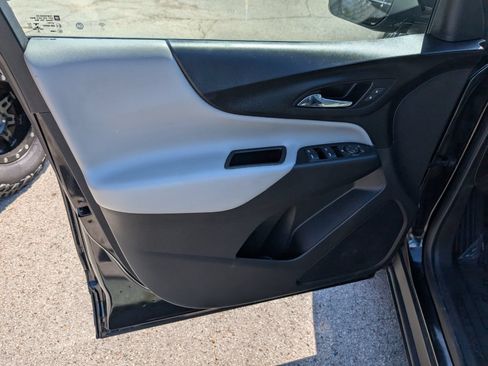 Used 2021 Chevrolet Equinox LS FWD image 11