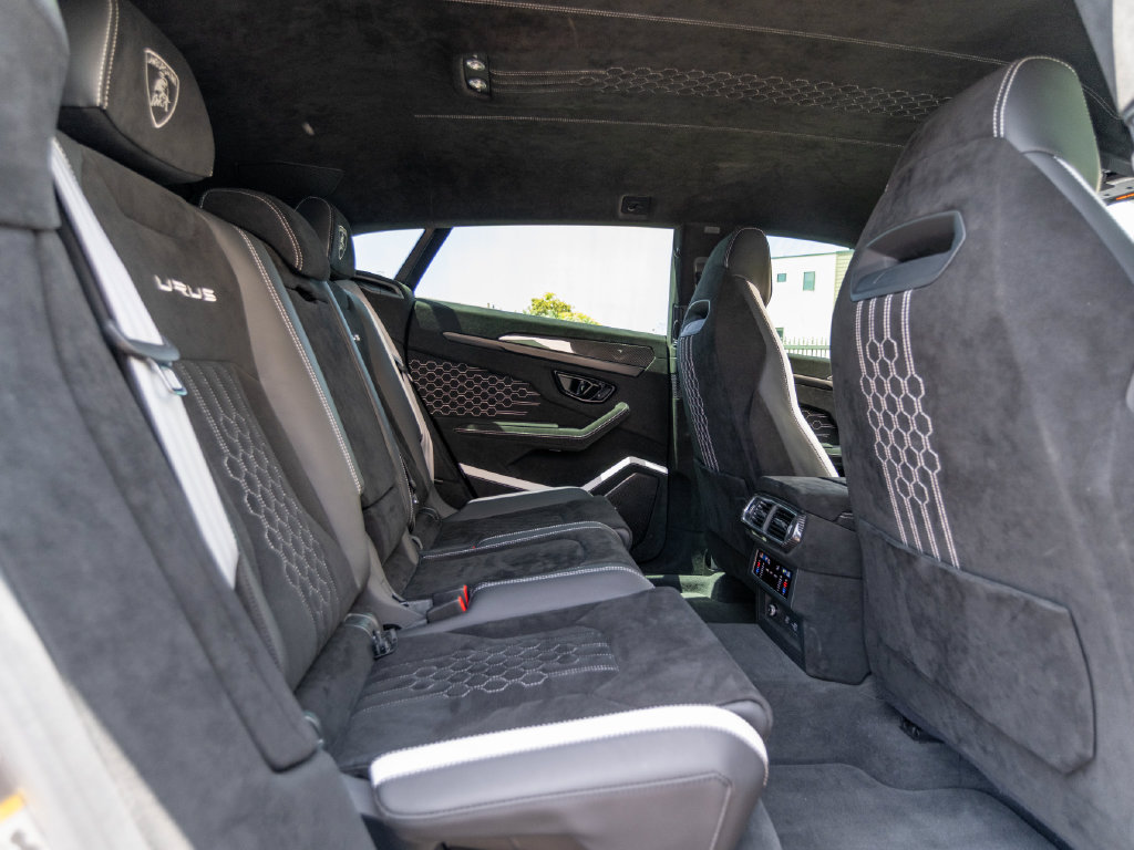 Used 2024 Lamborghini Urus Performante AWD/4WD image 24