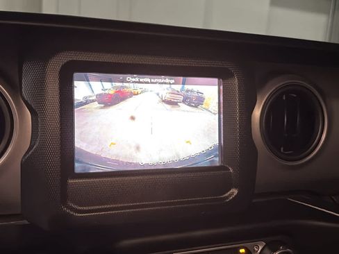 Used 2022 Jeep Wrangler Unlimited Sport AWD/4WD image 16
