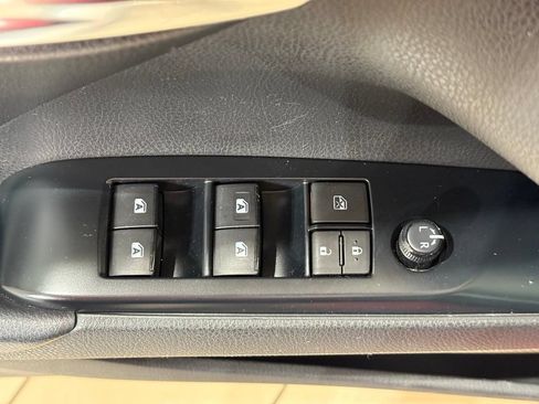 Used 2019 Toyota Camry LE FWD image 15
