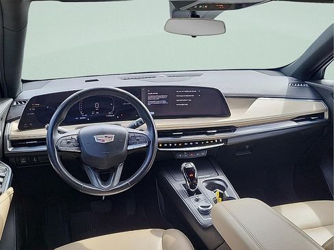 Used 2024 Cadillac XT4 Luxury FWD image 15