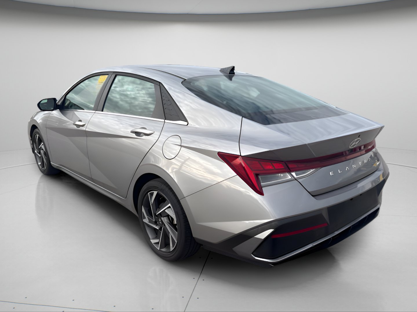 Used 2025 Hyundai Elantra Limited FWD image 10