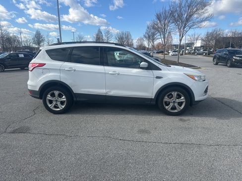 Used 2014 Ford Escape SE w/ Equipment Group 201A image 4