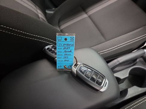 Used 2024 Hyundai Venue SEL FWD image 14