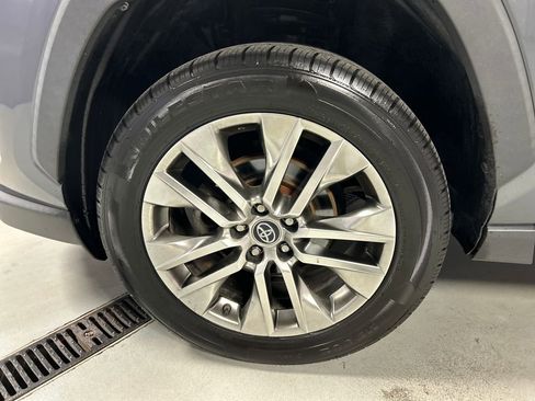 Used 2019 Toyota RAV4 XLE Premium w/ Cold Weather Package AWD/4WD image 9