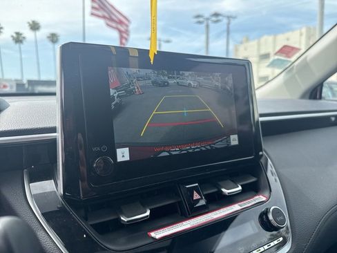 Used 2023 Toyota Corolla Cross XLE w/ Convenience Package image 9