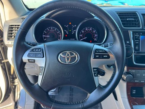 Used 2013 Toyota Highlander Limited image 23