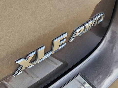 Used 2017 Toyota Highlander XLE image 10