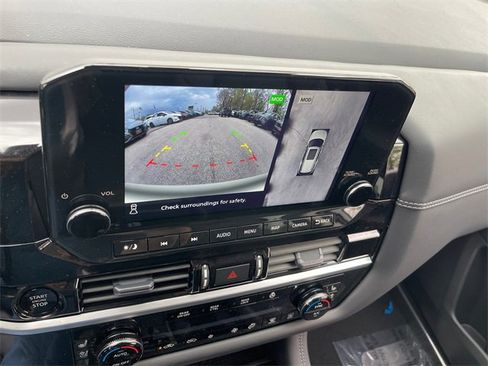 New 2025 Nissan Pathfinder Platinum image 18