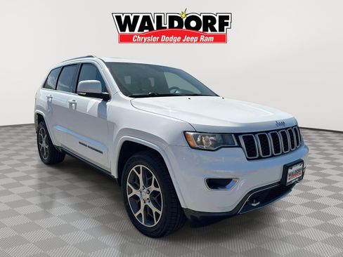 Used 2018 Jeep Grand Cherokee Limited AWD/4WD image 1