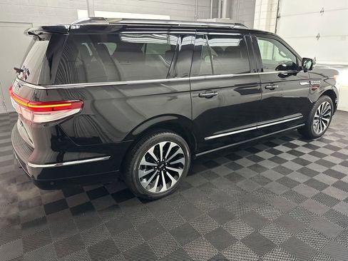Used 2023 Lincoln Navigator L Reserve AWD/4WD image 10